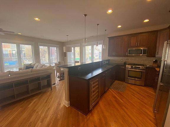4th image of 3154 N Kenmore Ave APT 2E