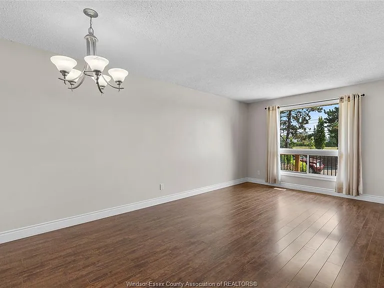 3083 Jefferson Blvd — Photo 9