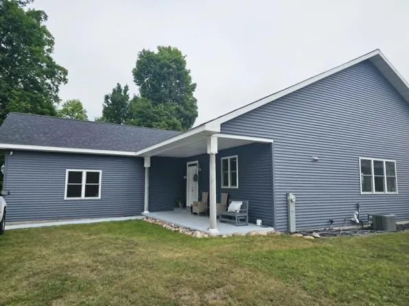 7968 W Herzog Rd, Iron Mountain, MI 49801