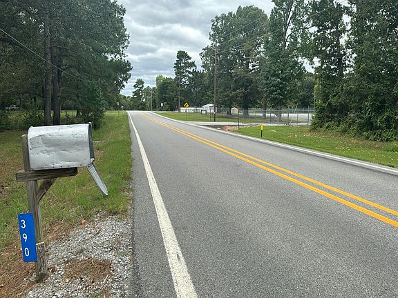 4th image of 390 Newport Rd