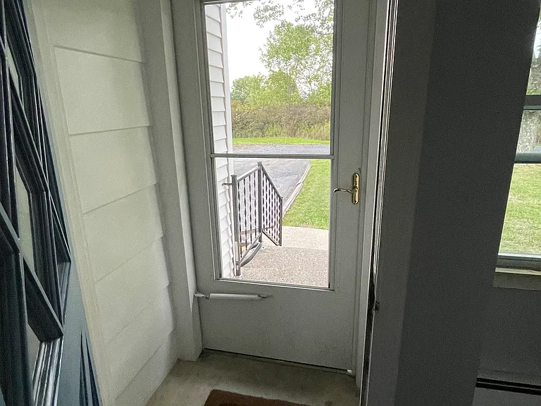 1138 Albany Post Rd — Photo 3