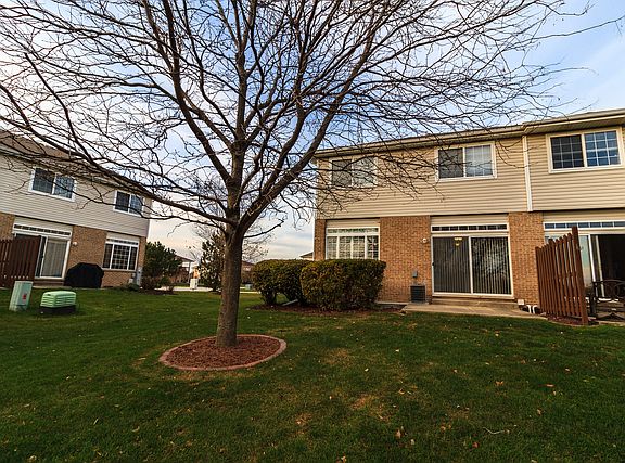 3rd image of 8433 Stratford Dr