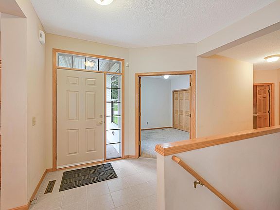 3rd image of 850 Woodduck Dr