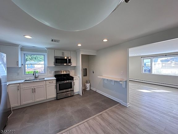 3rd image of 79 Tuttle St #2