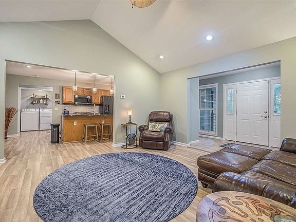 4th image of 11835 Bradley Dr