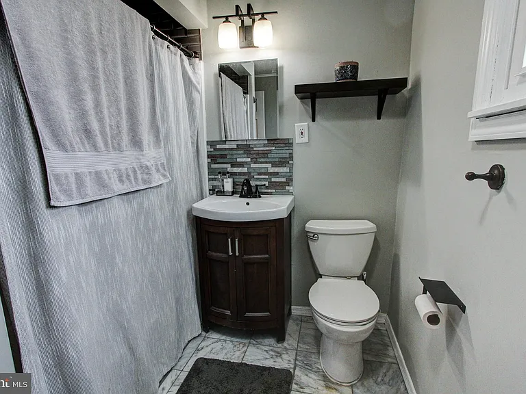 1215 Daly St — Photo 14