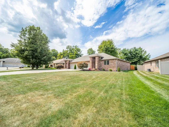 801 S Silverwood Rd, Muncie, IN 47304