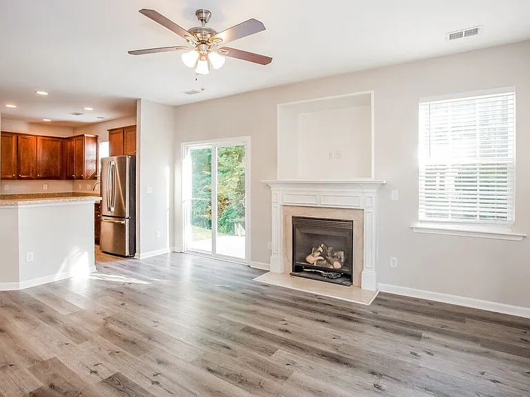 5104 Abercromby St — Photo 6