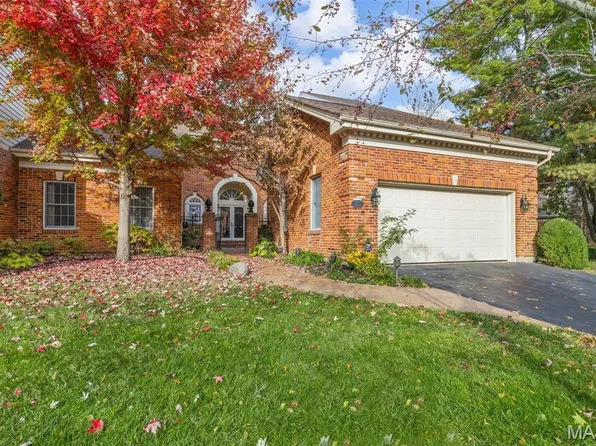 829 Fairfield Lake Dr, Chesterfield, MO 63017