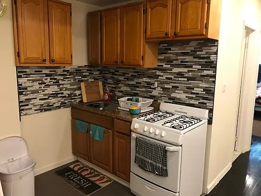 Rented by Premier Metro Realty Corp | media 2