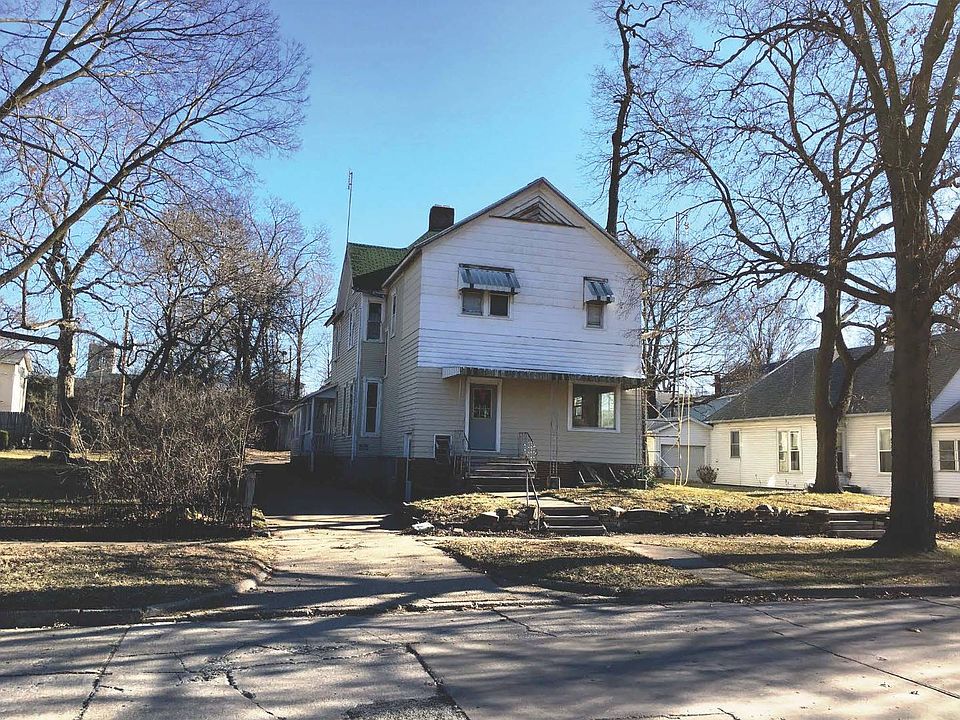 2nd image of 117 N Broadway St