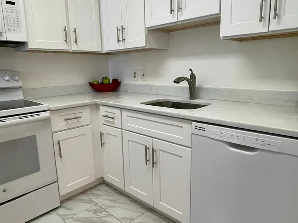 2111 Wisconsin Ave NW APT 418, Washington, DC 20007