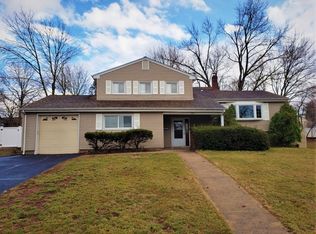 55 Foxwood Dr, Somerset, NJ 08873