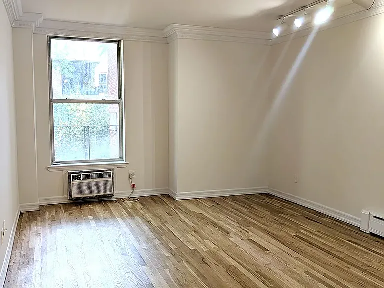 443 W 50th St #2W — Photo 3