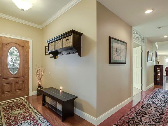 4th image of 2824 Lake Pointe Dr