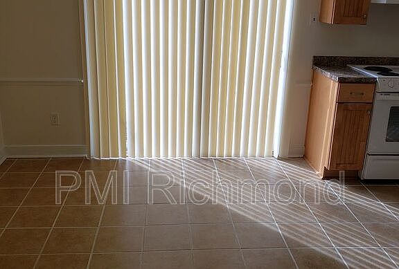 5th image of 2219 Foxborough Dr