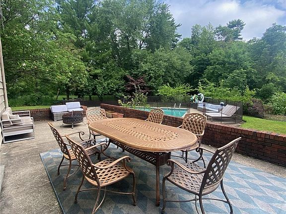 3rd image of 2021 Lyndway Rd