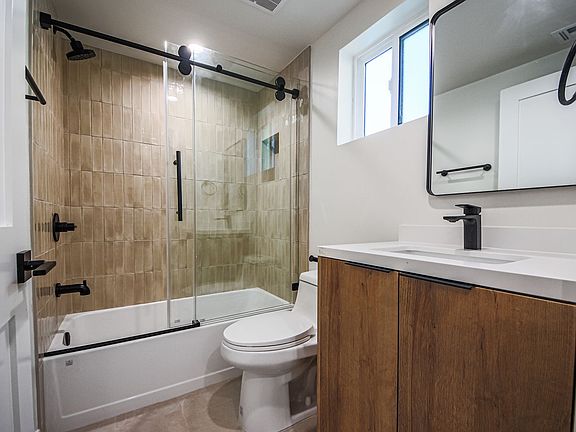 5th image of 2129 Aaron St #2131-2