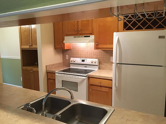 3rd image of 124 Elm Ave SE #124A