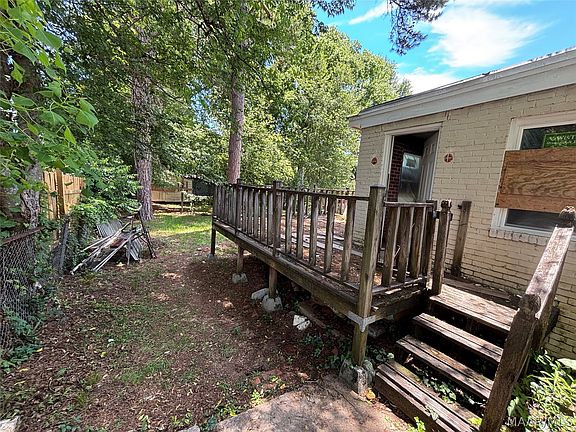 4th image of 121 Bradley Dr