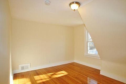 3rd image of 1508 E Olive St
