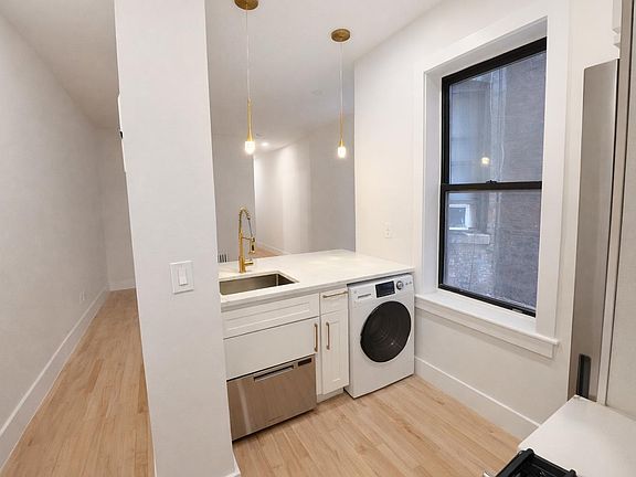 3rd image of 206 W 96th St #3C