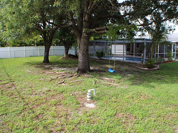 5th image of 1910 NE 19th Pl