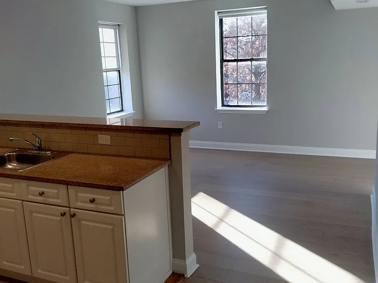 36 Imlay St #B — Photo 2