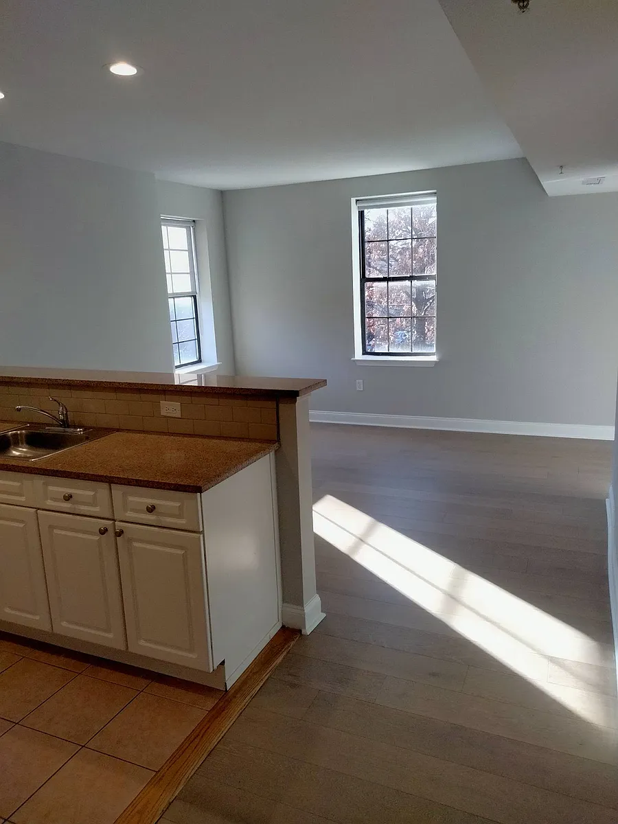 Building Photo - 36 Imlay St #B