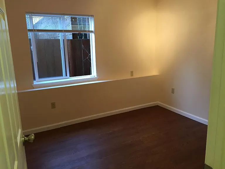 Bedroom #4: Twin Bed. Large Closet with Mirror.