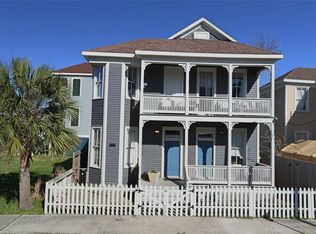 304 18th St, Galveston, TX 77550