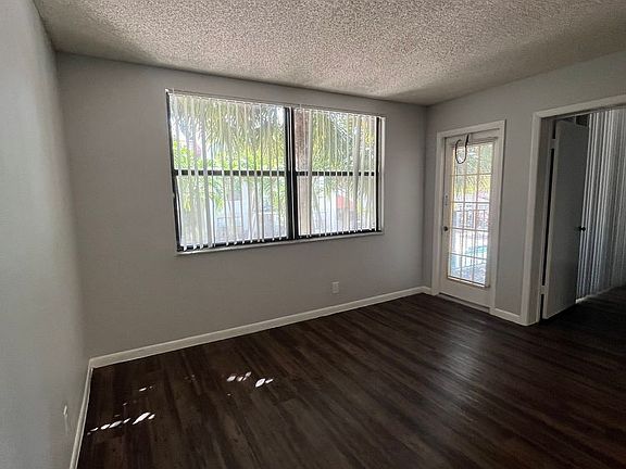 4th image of 708 Executive Center Dr APT 212