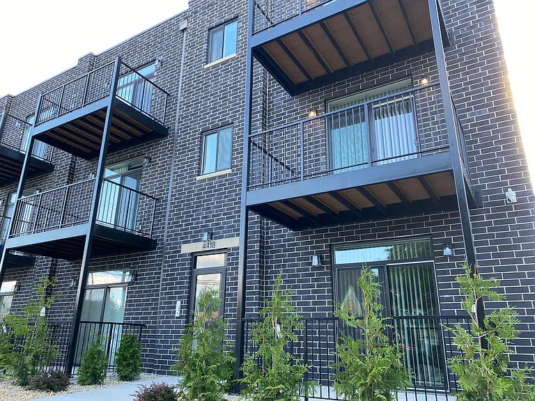 4418 N Austin Ave #102 — Photo 4