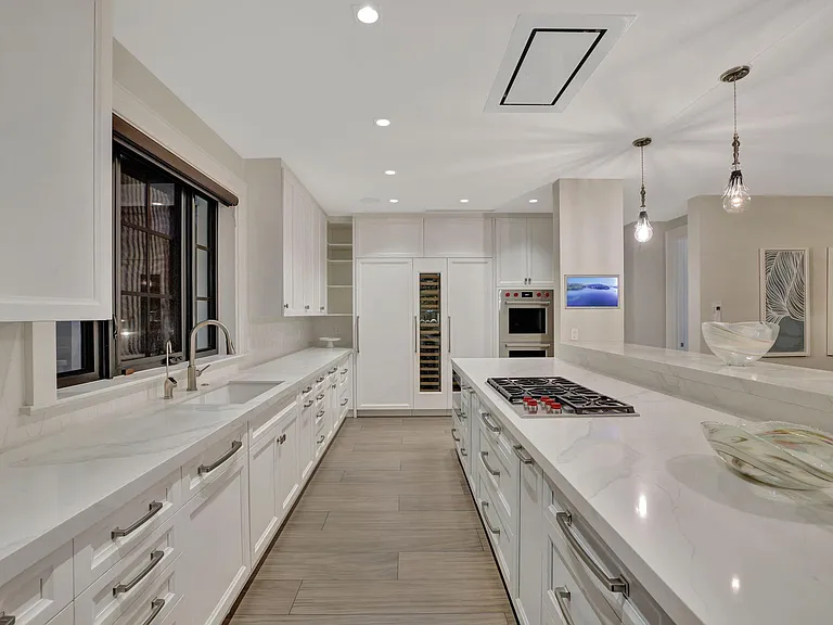 400 Mola Ave — Photo 127