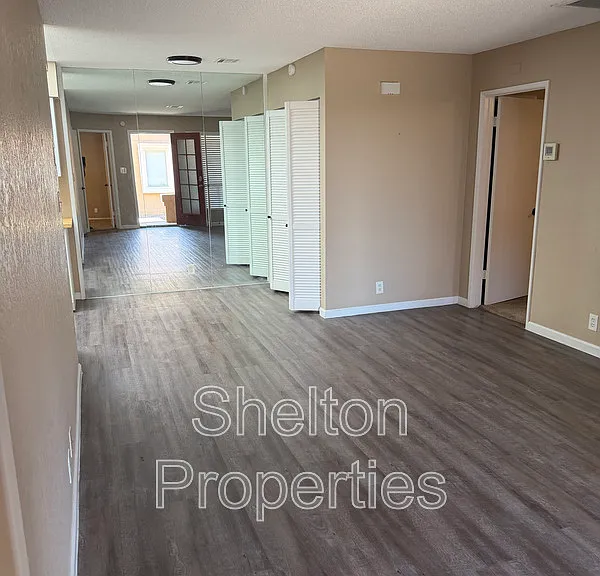 501 W Tonopah Dr #7 — Photo 4