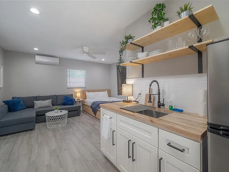 2916 W Collins St — Photo 44