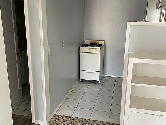 4th image of 4733 Haines St