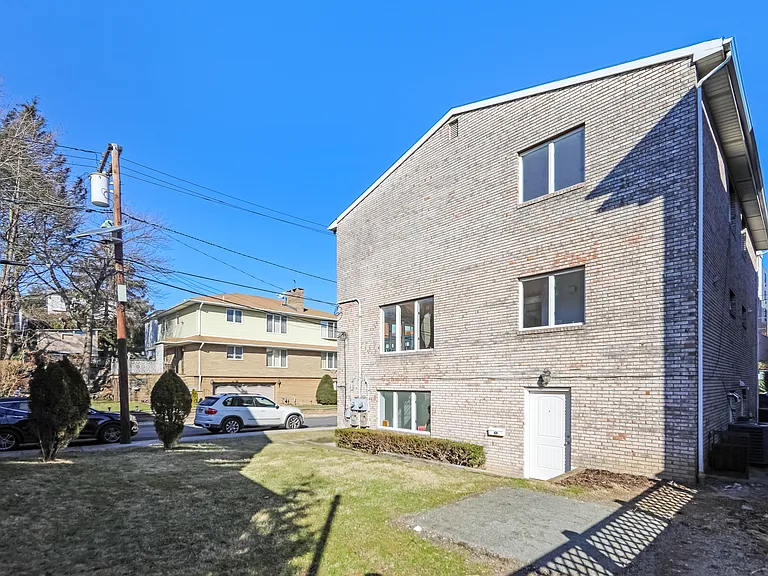 456 Jane St #B — Photo 19