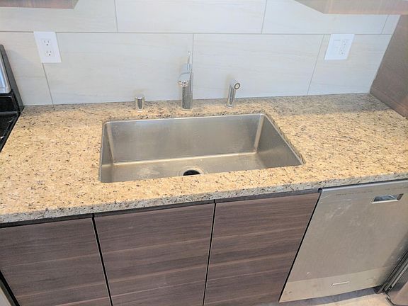 Kitchen Sink / Faucet