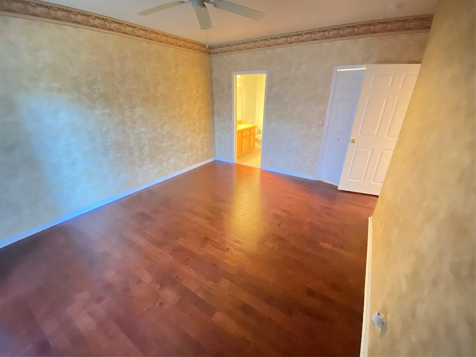 2 bed, 2.0 bath, 1490 sqft, $2,100 — Photo 4