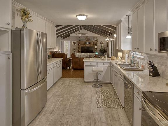 4th image of 2614 Cypress Dr