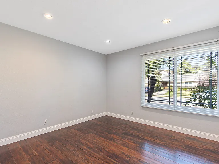 3332 Holloway St — Photo 20