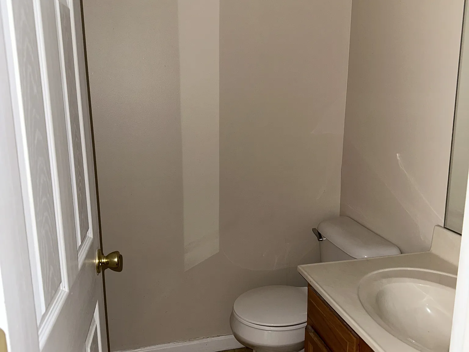 Cambridge Apartments - Unit 27 — Photo 4