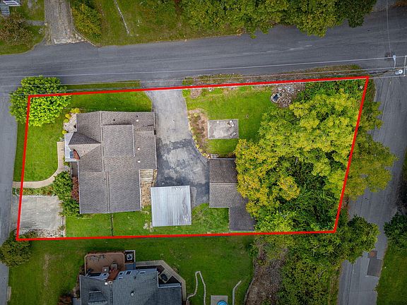 3rd image of 3241 Clover St