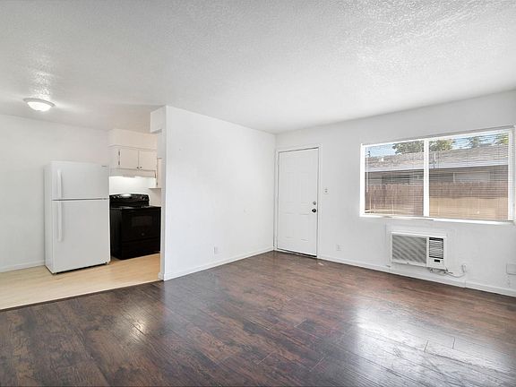 3rd image of 1409 E Cambridge Ave APT D