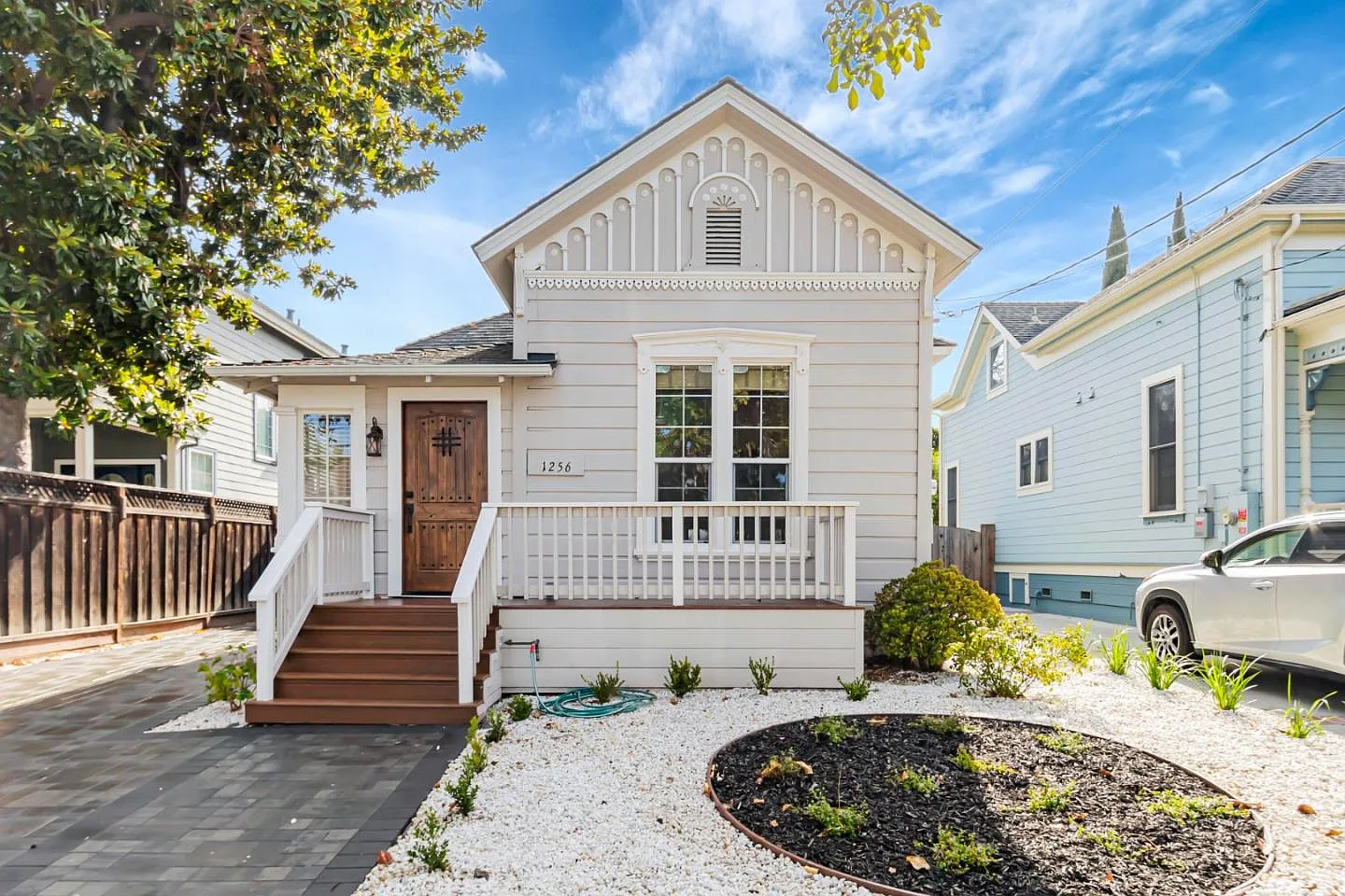 1256 Magnolia Ave photo 1
