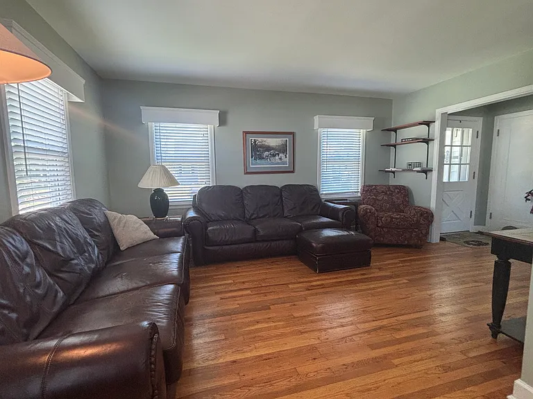 1315 W High St — Photo 1