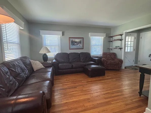1315 W High St, Davenport, IA 52804