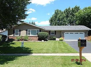 732 S Vista Dr, Algonquin, IL 60102