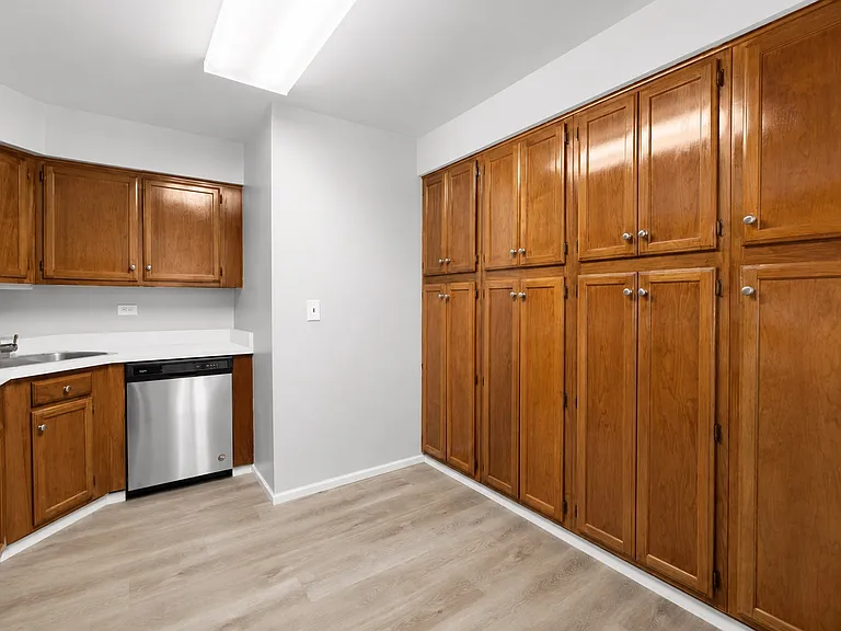 255 Gregory St — Photo 16
